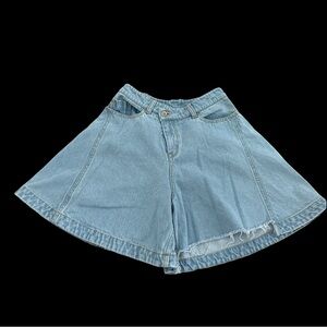 NWOT SHORT SENTENCE DENIM SHORTS